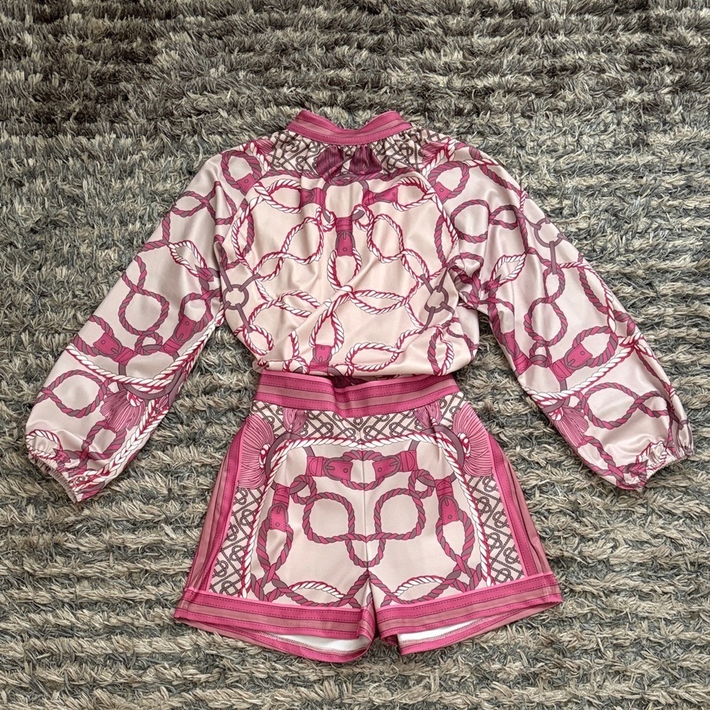 Luxurious Pink and White Chain Print Blouse and Shorts Set, S/M